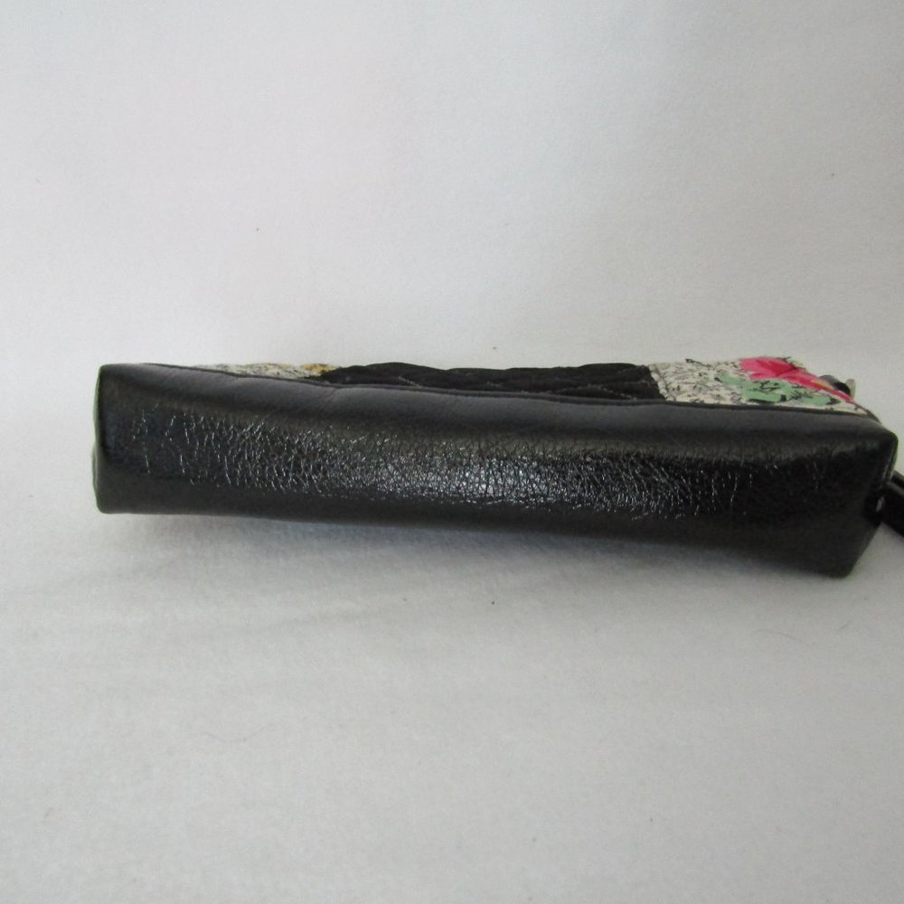 Nwot Vera Bradley Patchwork Collection Wristlet - image 5